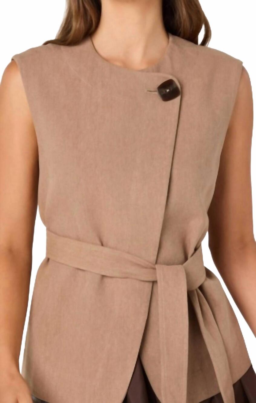 NEW ASTR darrien belted asymmetric vest in beige - Picture 6 of 7